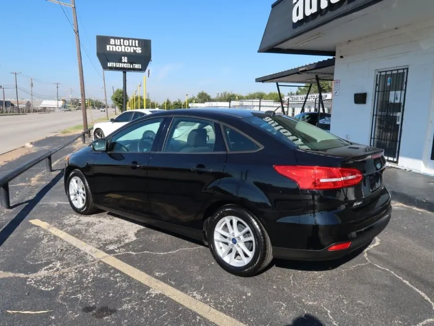2017 Ford Focus Sedan photo 1