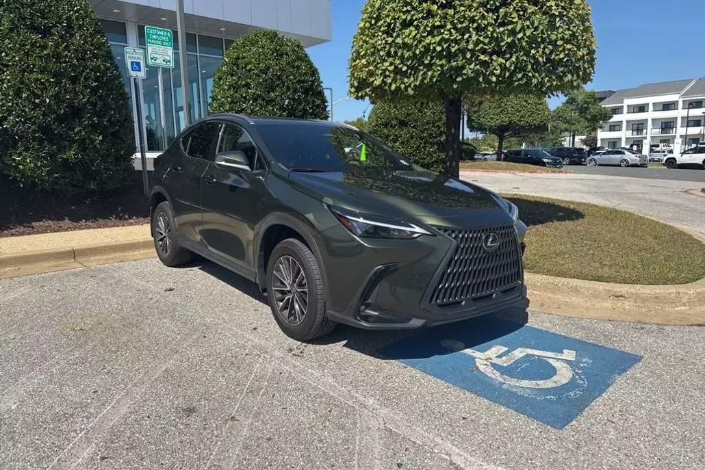 2022 Lexus NX 350h photo 1