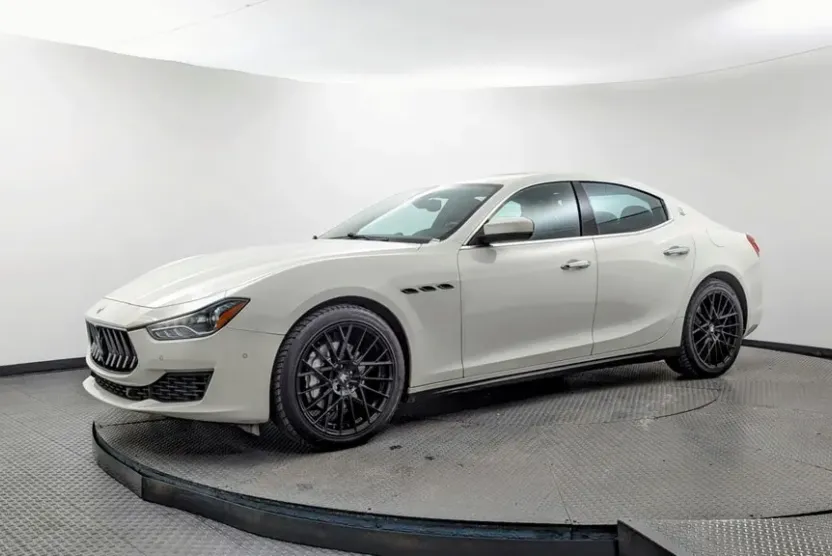 2019 Maserati Ghibli photo 1