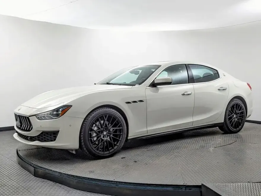 2019 Maserati Ghibli photo 1