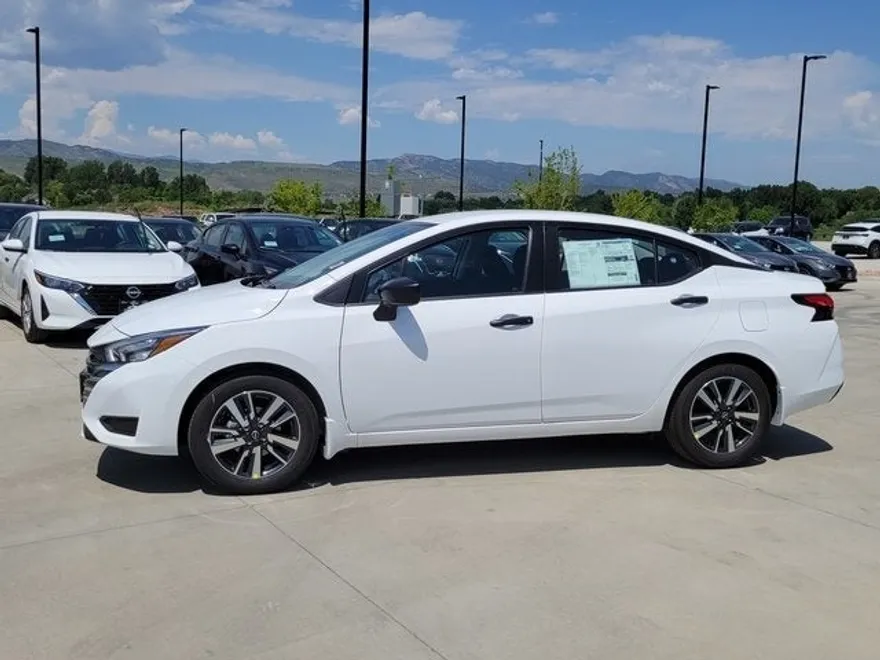 2025 Nissan Versa 1.6 S photo 1