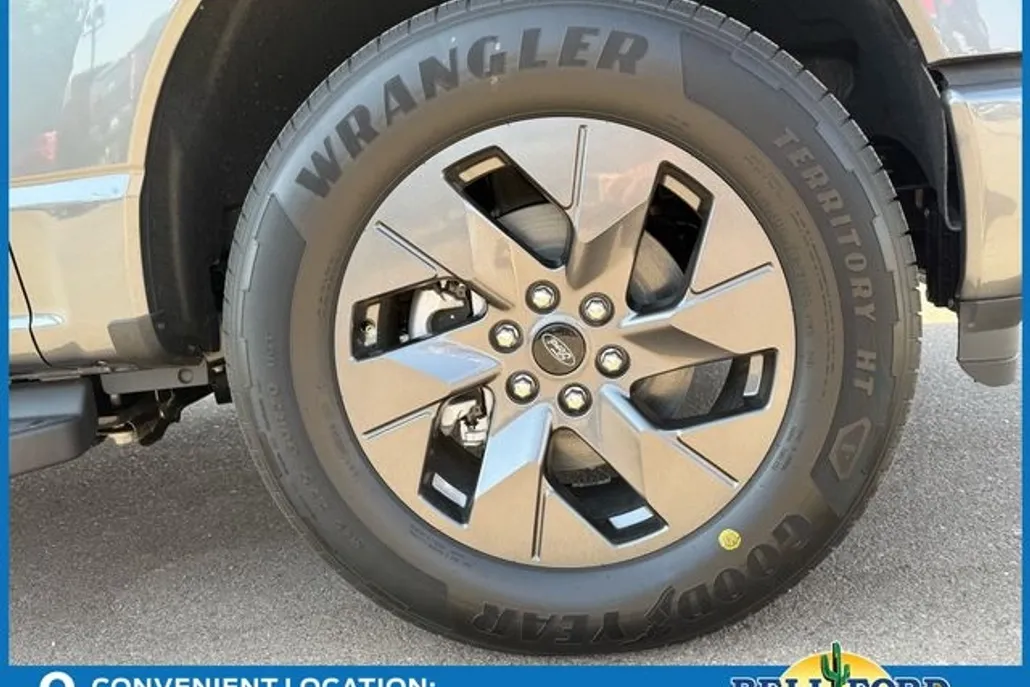 2025 Ford F-150 Lightning photo 1