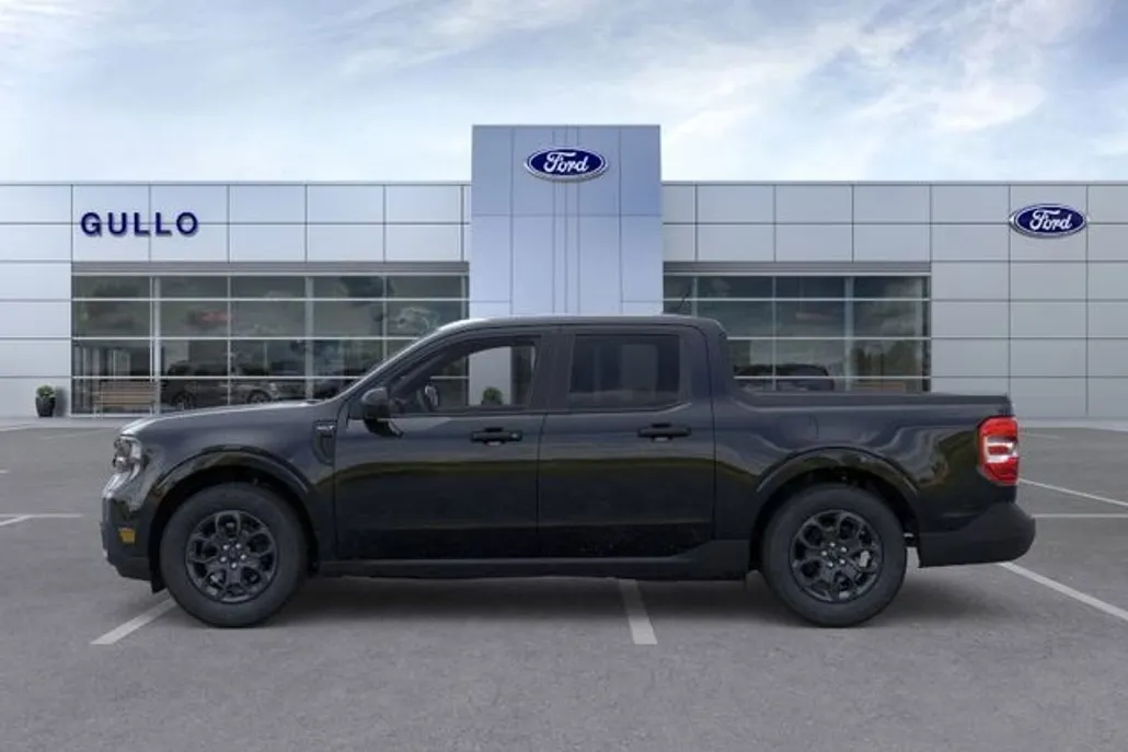 2025 Ford Maverick XLT photo 1