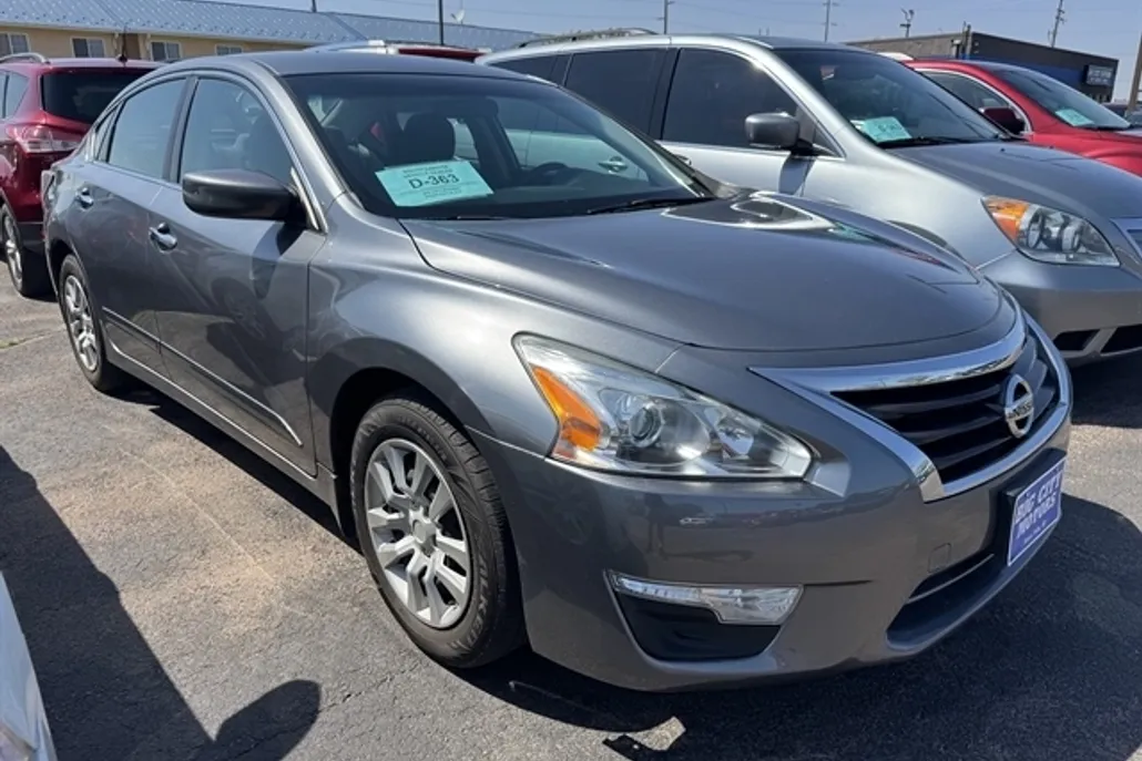 2015 Nissan Altima 2.5 S photo 1