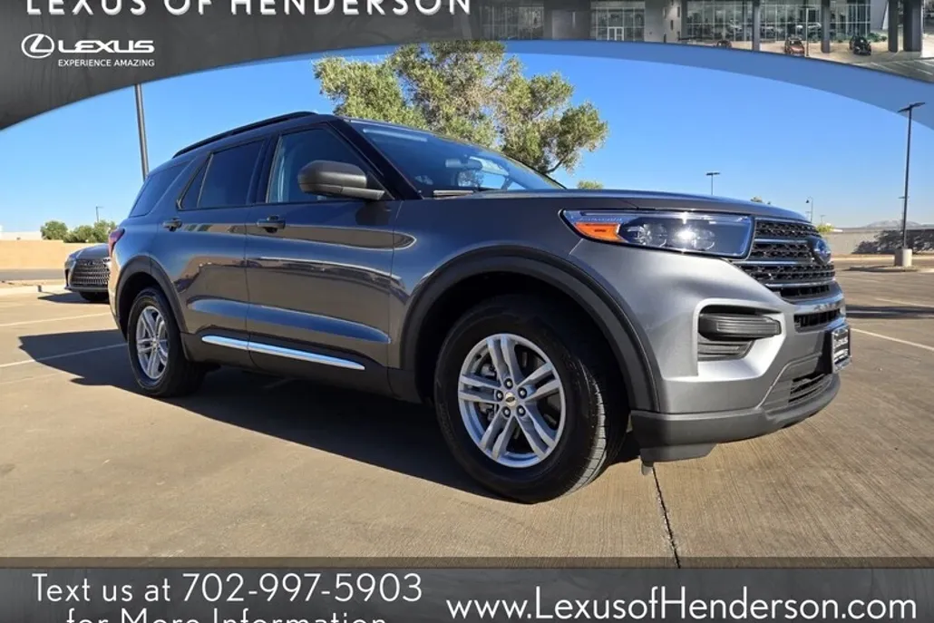 2023 Ford Explorer XLT photo 1