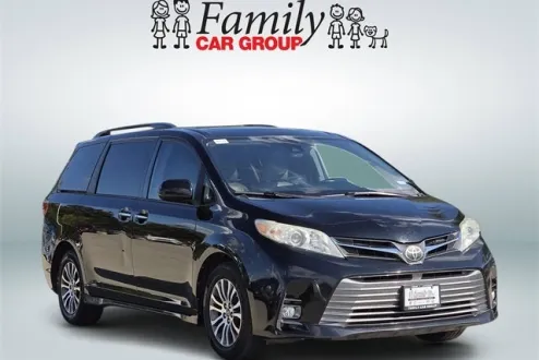 2018 Toyota Sienna XLE Premium photo 2