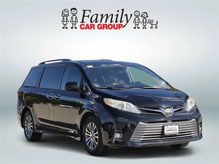 2018 Toyota Sienna XLE Premium photo 2