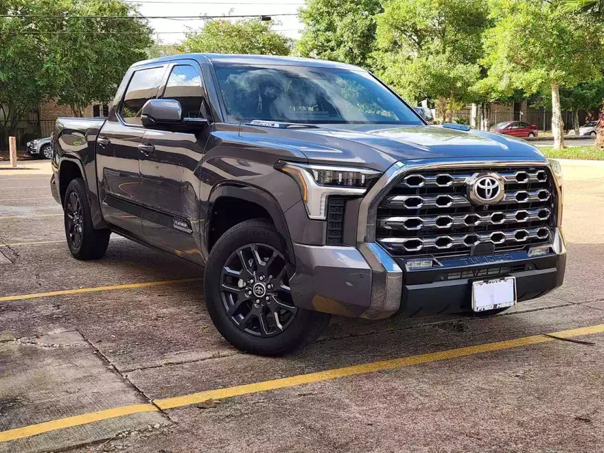 2022 Toyota Tundra Platinum photo 1