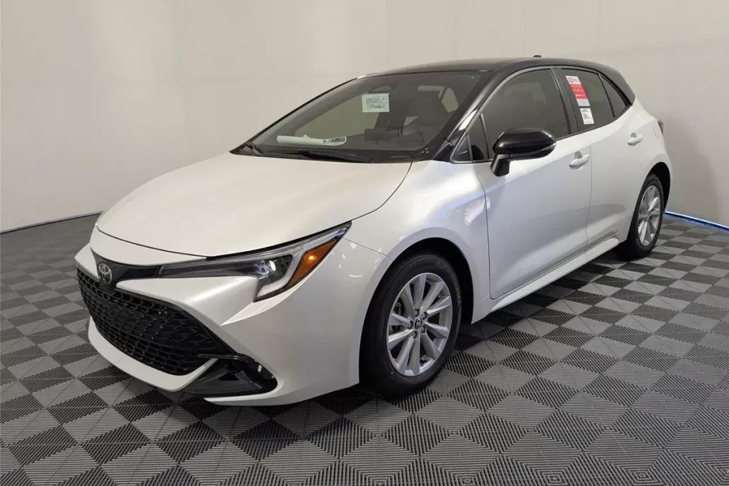 2025 Toyota Corolla SE photo 1