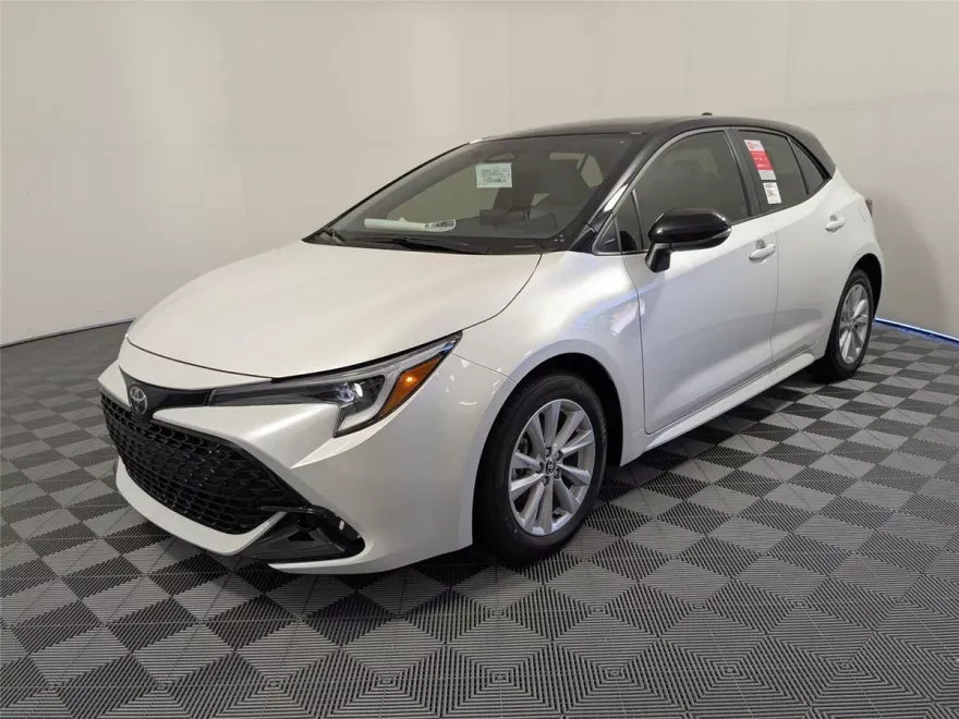2025 Toyota Corolla SE photo 1