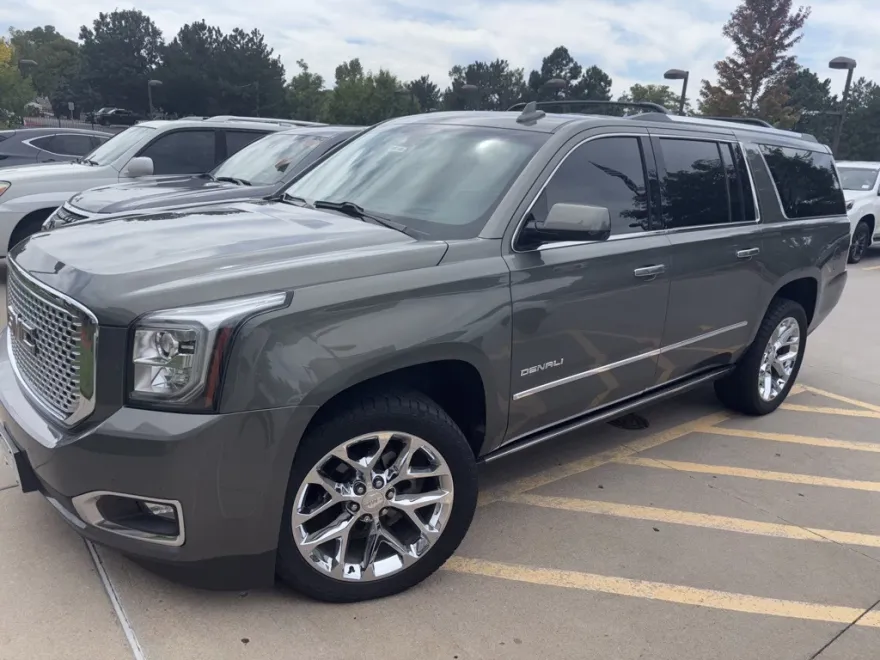 2017 Gmc Yukon XL Denali photo 1