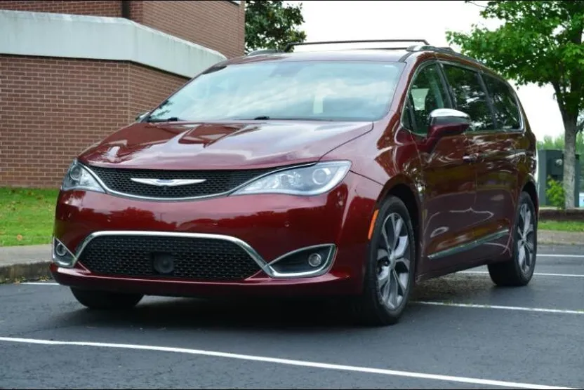 2018 Chrysler Pacifica Limited photo 1
