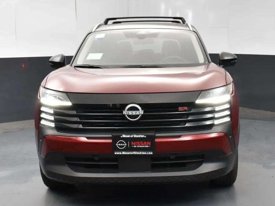 2025 Nissan Kicks SR photo 1