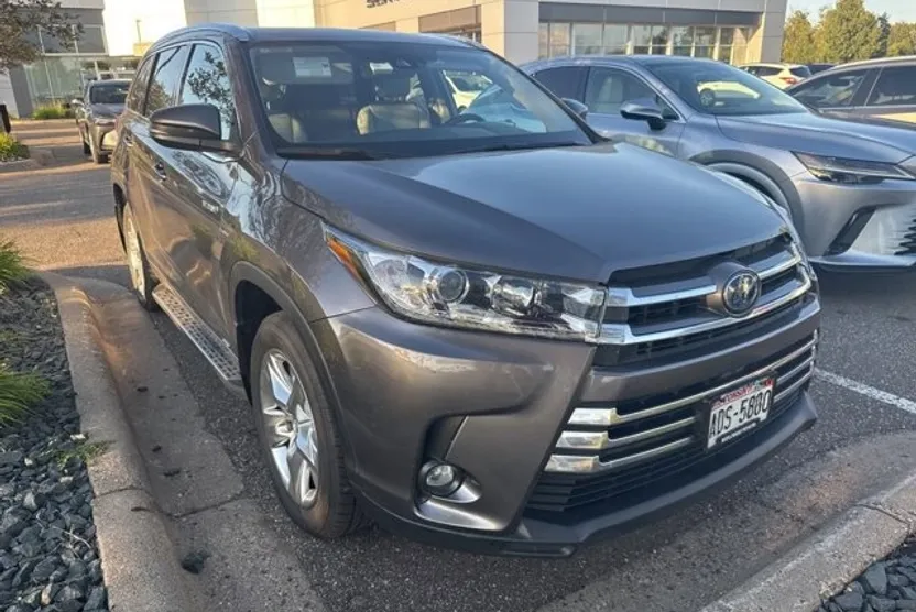 2019 Toyota Highlander Limited Platinum Hybrid photo 1