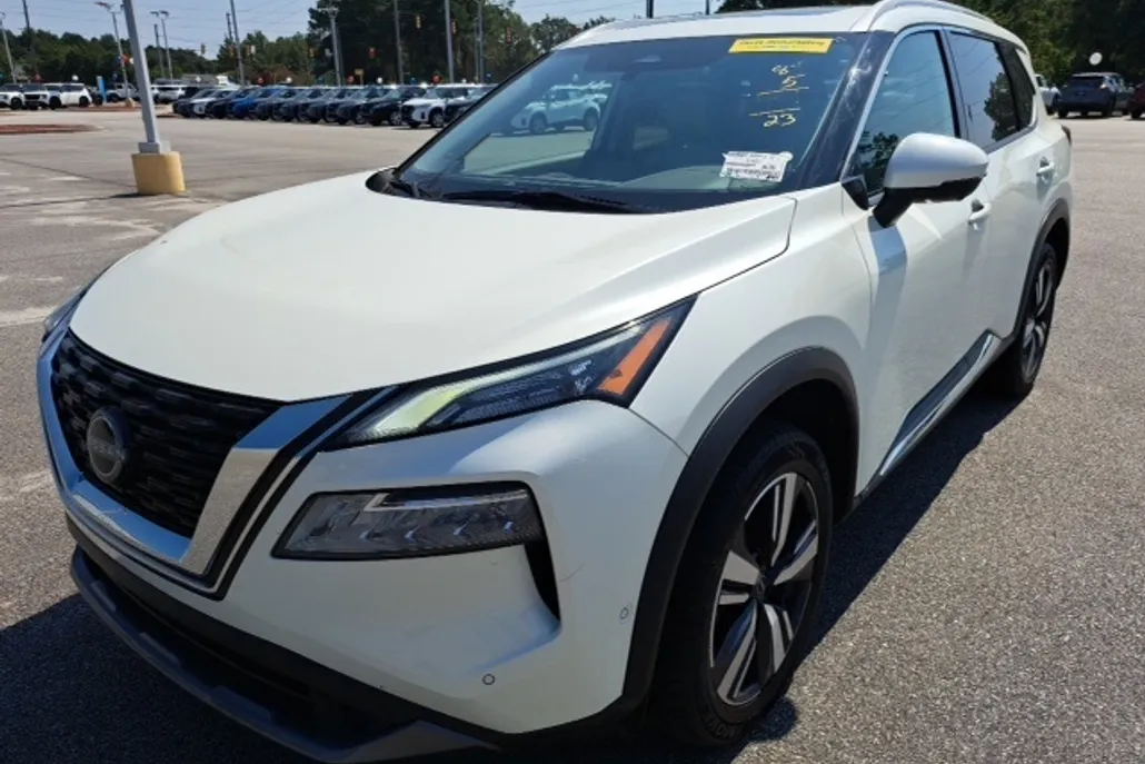 2023 Nissan Rogue SL photo 1