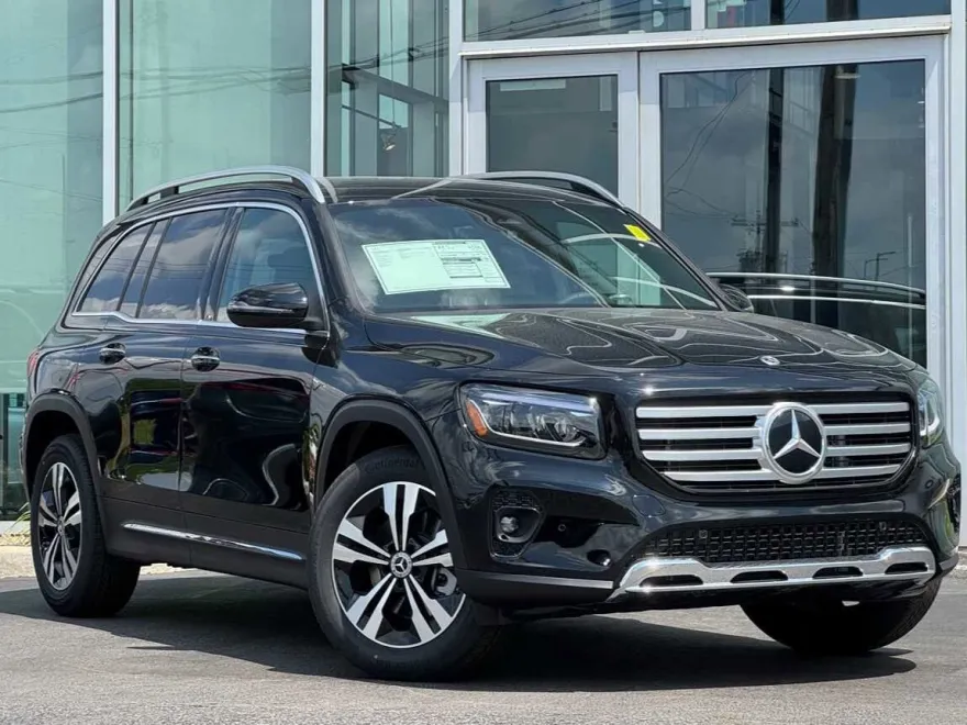 2025 Mercedes Benz GLB 250 4MATIC photo 1