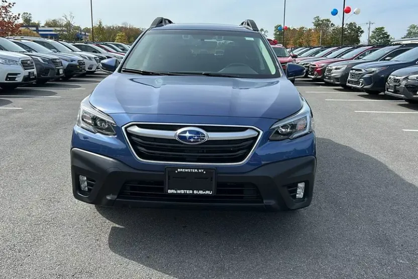 2022 Subaru Outback Premium photo 1