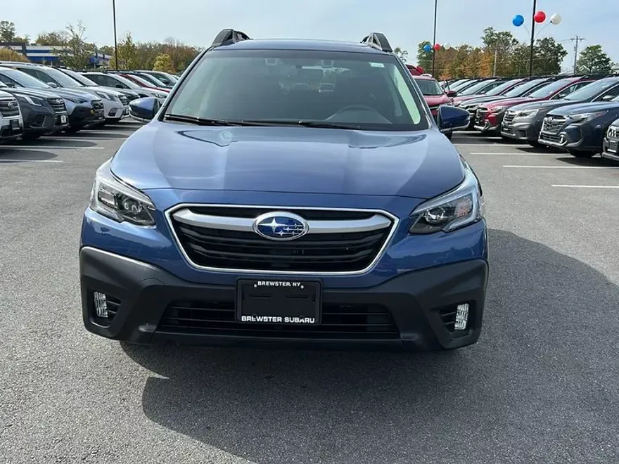2022 Subaru Outback Premium photo 1