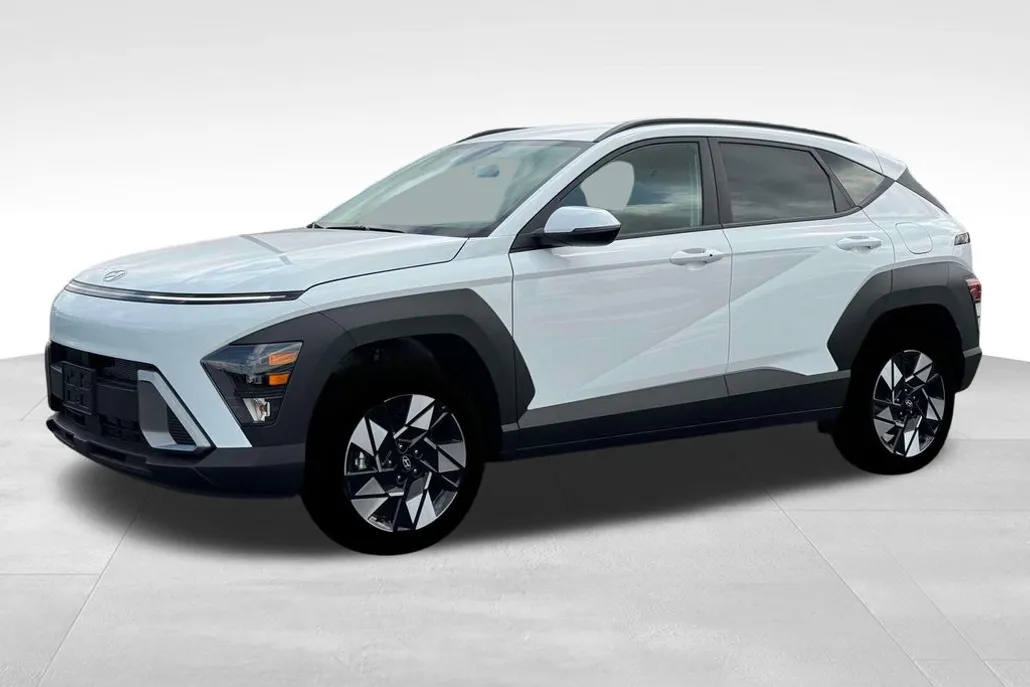 2025 Hyundai Kona SEL photo 1