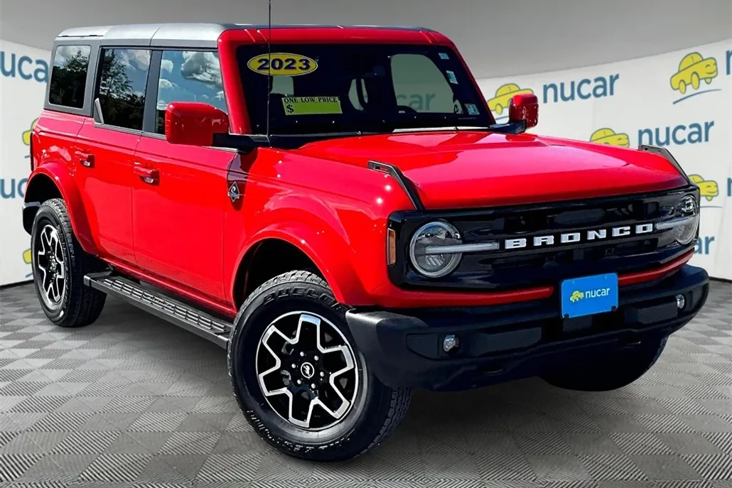 2023 Ford Bronco Outer Banks photo 1