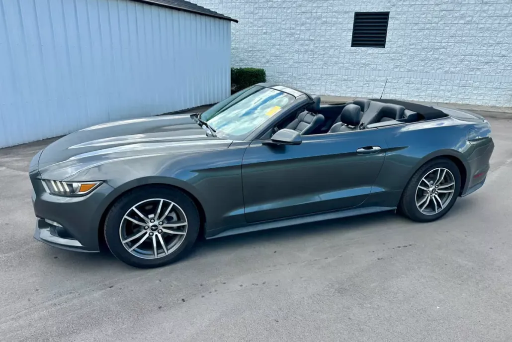 2016 Ford Mustang EcoBoost Premium photo 1