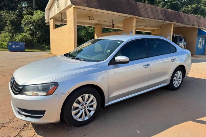 2014 Volkswagen Passat Wolfsburg Edition photo 1
