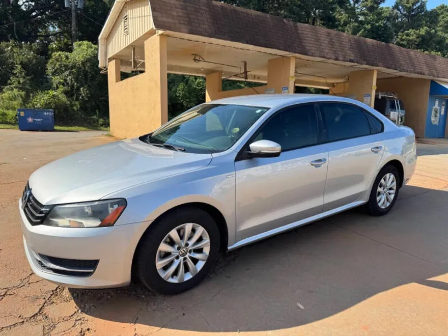2014 Volkswagen Passat Wolfsburg Edition photo 1