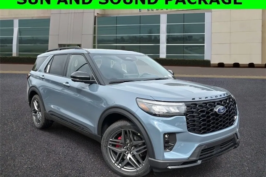 2025 Ford Explorer ST photo 1