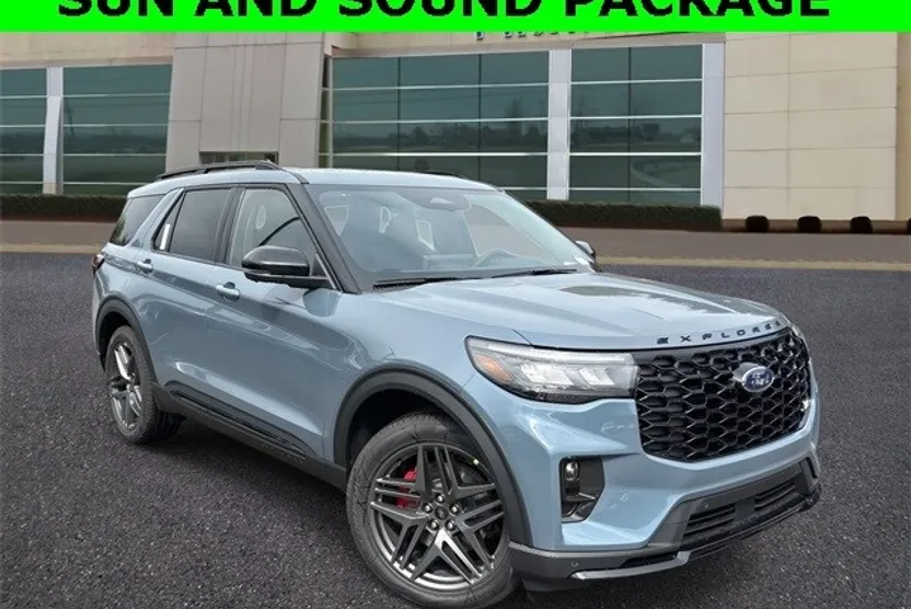2025 Ford Explorer ST photo 1