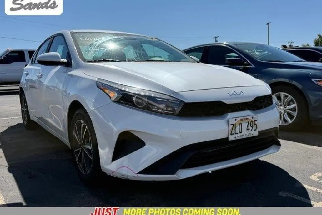 2023 Kia Forte LXS photo 1