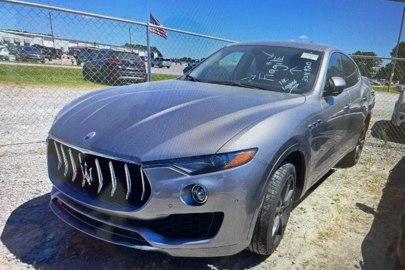 2019 Maserati Levante Base photo 1