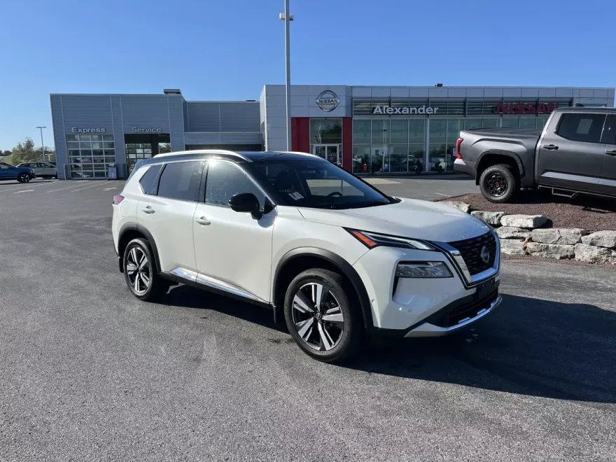 2023 Nissan Rogue AWD Platinum photo 1
