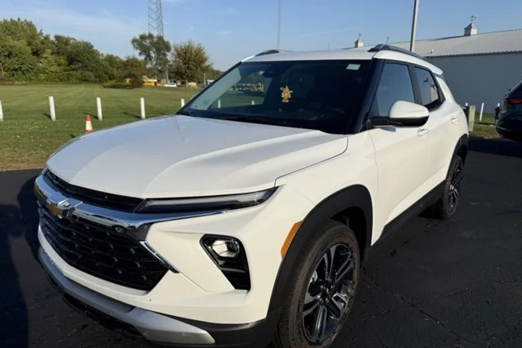 2025 Chevrolet Trailblazer LT photo 1