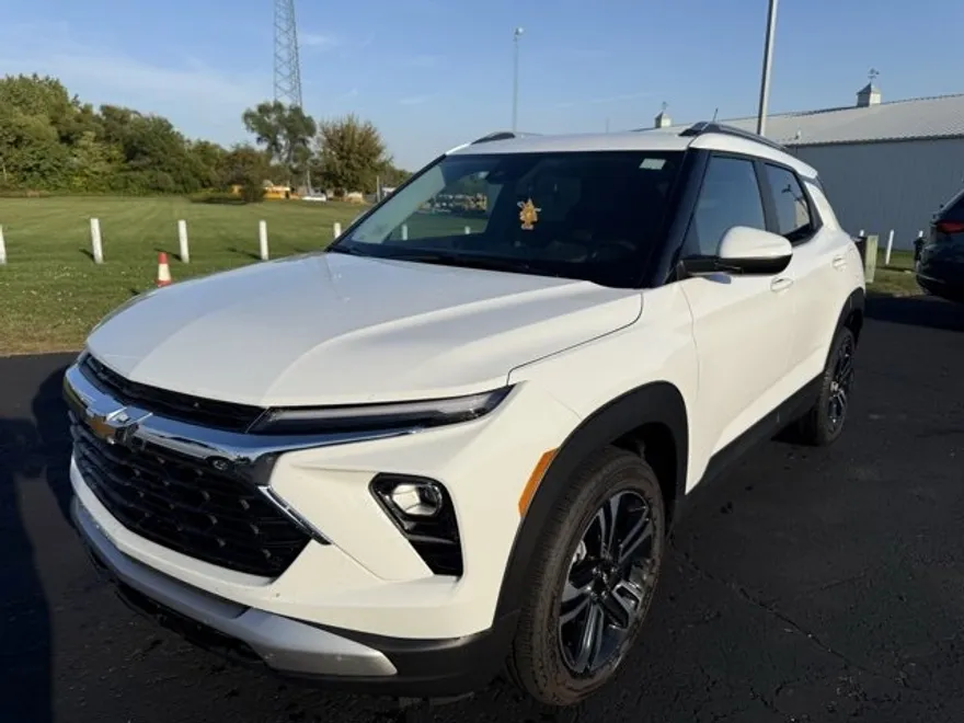 2025 Chevrolet Trailblazer LT photo 1