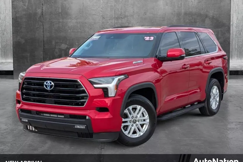 2023 Toyota Sequoia SR5 photo 1