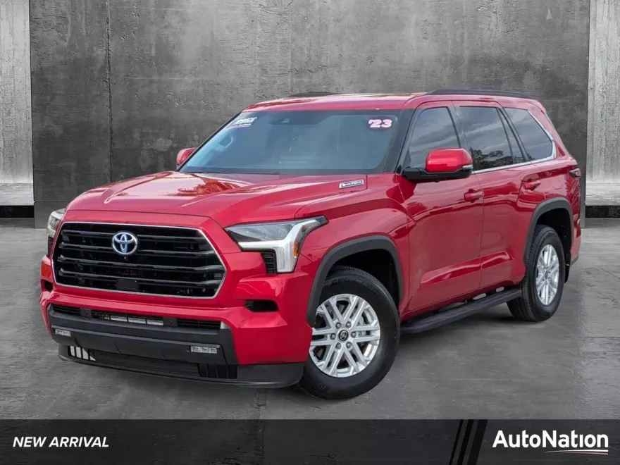 2023 Toyota Sequoia SR5 photo 1