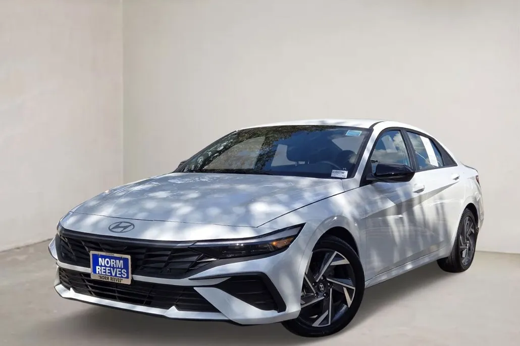 2025 Hyundai Elantra SEL Sport photo 1