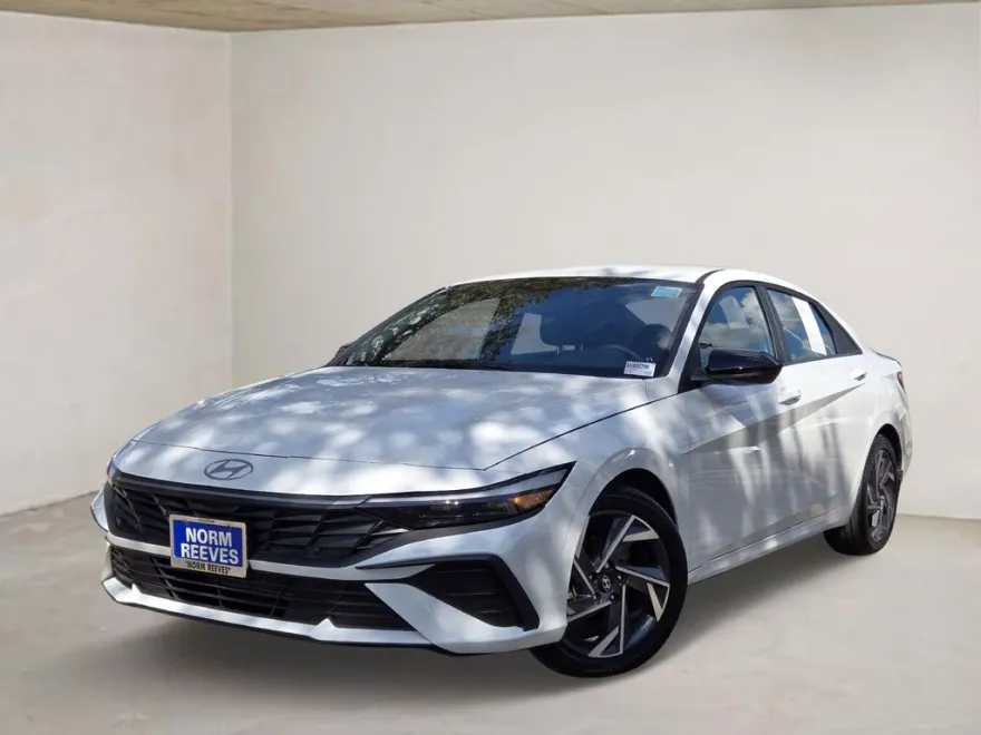 2025 Hyundai Elantra SEL Sport photo 1