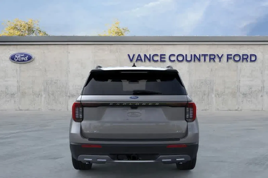 2025 Ford Explorer photo 1