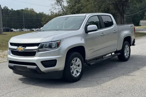 2018 Chevrolet Colorado LT photo 3