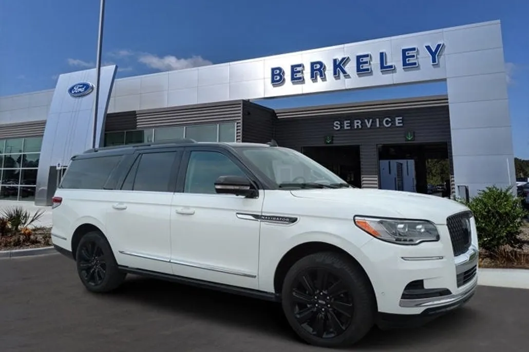 2022 Lincoln Navigator Black Label photo 1