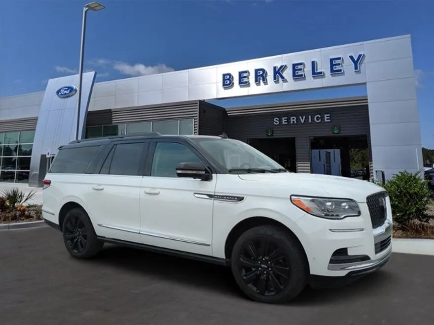 2022 Lincoln Navigator Black Label photo 1