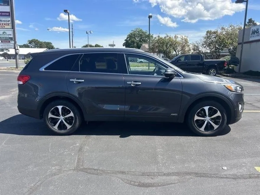 2017 Kia Sorento EX photo 1