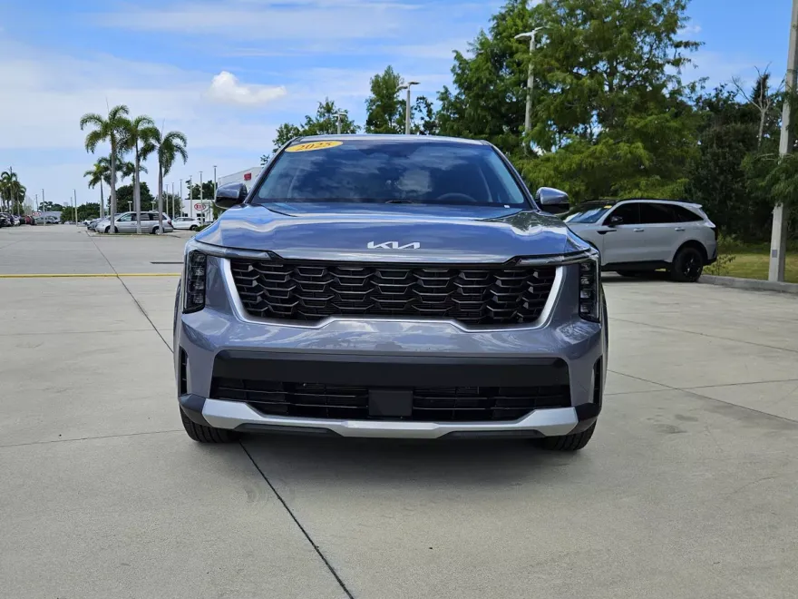 2025 Kia Sorento LX photo 1