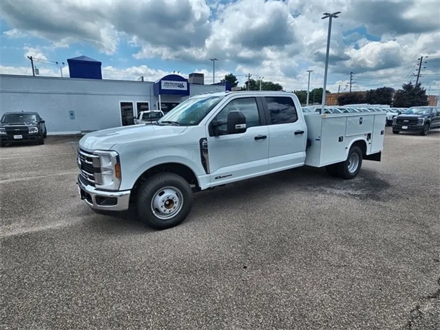 2024 Ford F-350 XL photo 1