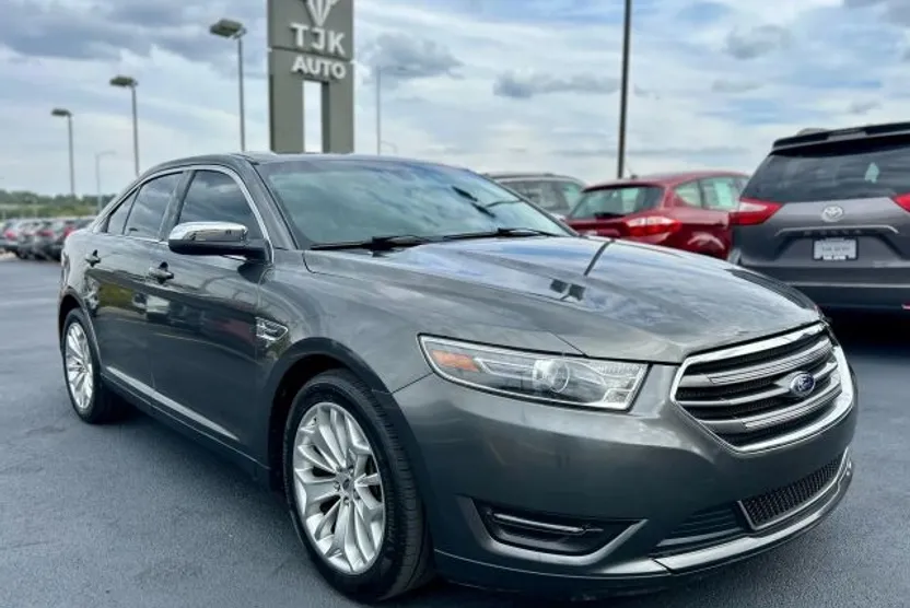 2016 Ford Taurus Limited photo 1