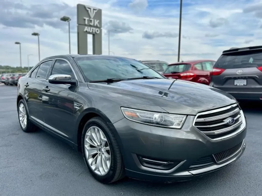 2016 Ford Taurus Limited photo 1