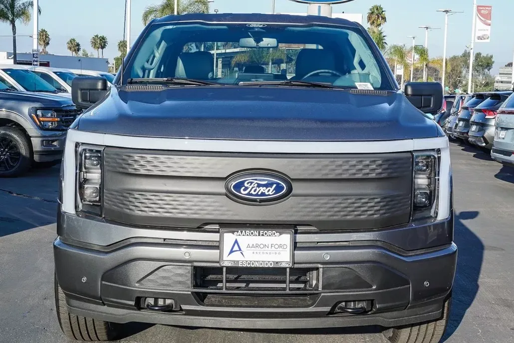 2025 Ford F-150 Lightning photo 1