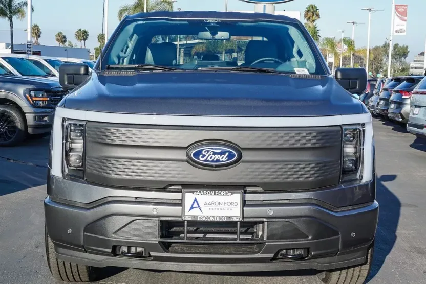 2025 Ford F-150 Lightning photo 1