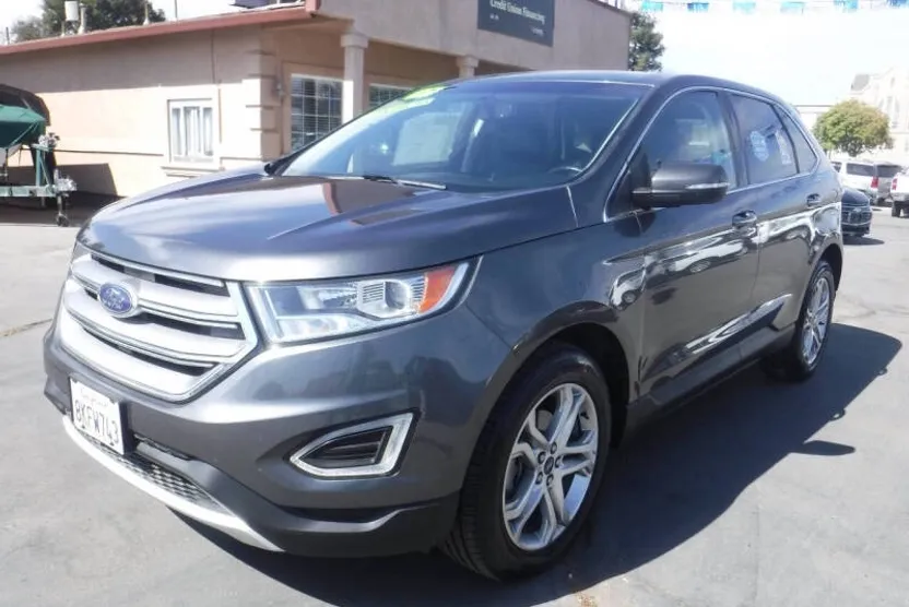 2017 Ford Edge Titanium photo 1